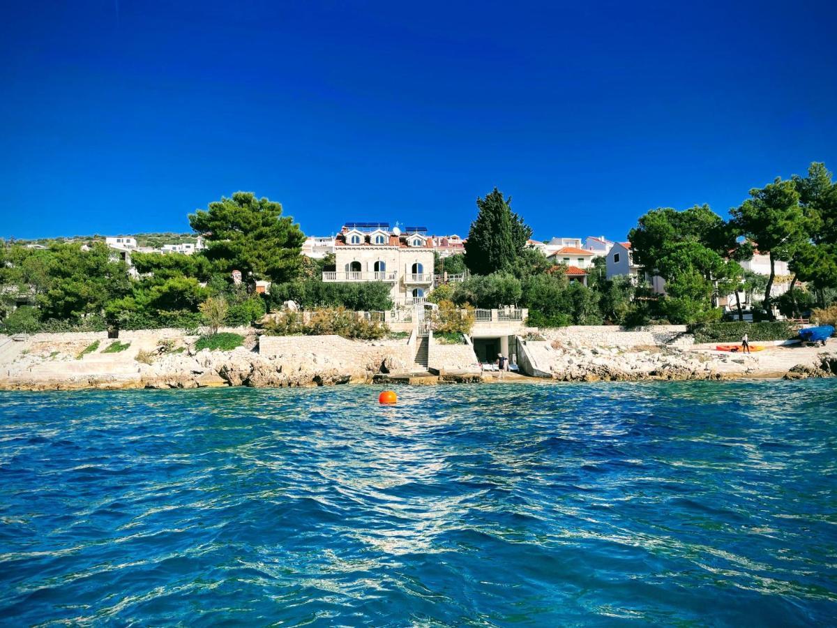 Luxury Seaside Villa With A Classic Mediterranean Olive Garden, A Fully Equipped Professional Kitchen, Pool, Sauna, Padle Boards And Canoe - Miolin Beach House Trogir Exterior foto