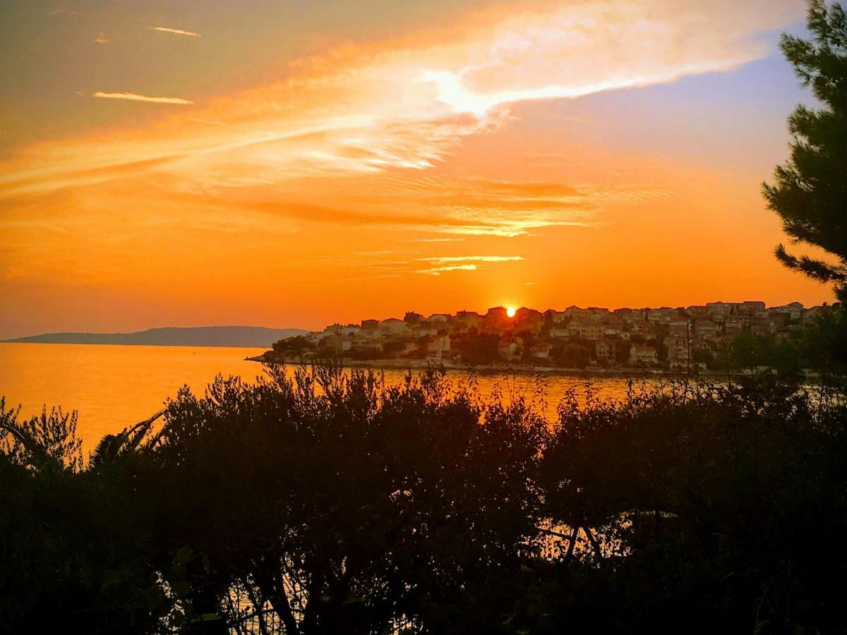 Luxury Seaside Villa With A Classic Mediterranean Olive Garden, A Fully Equipped Professional Kitchen, Pool, Sauna, Padle Boards And Canoe - Miolin Beach House Trogir Exterior foto