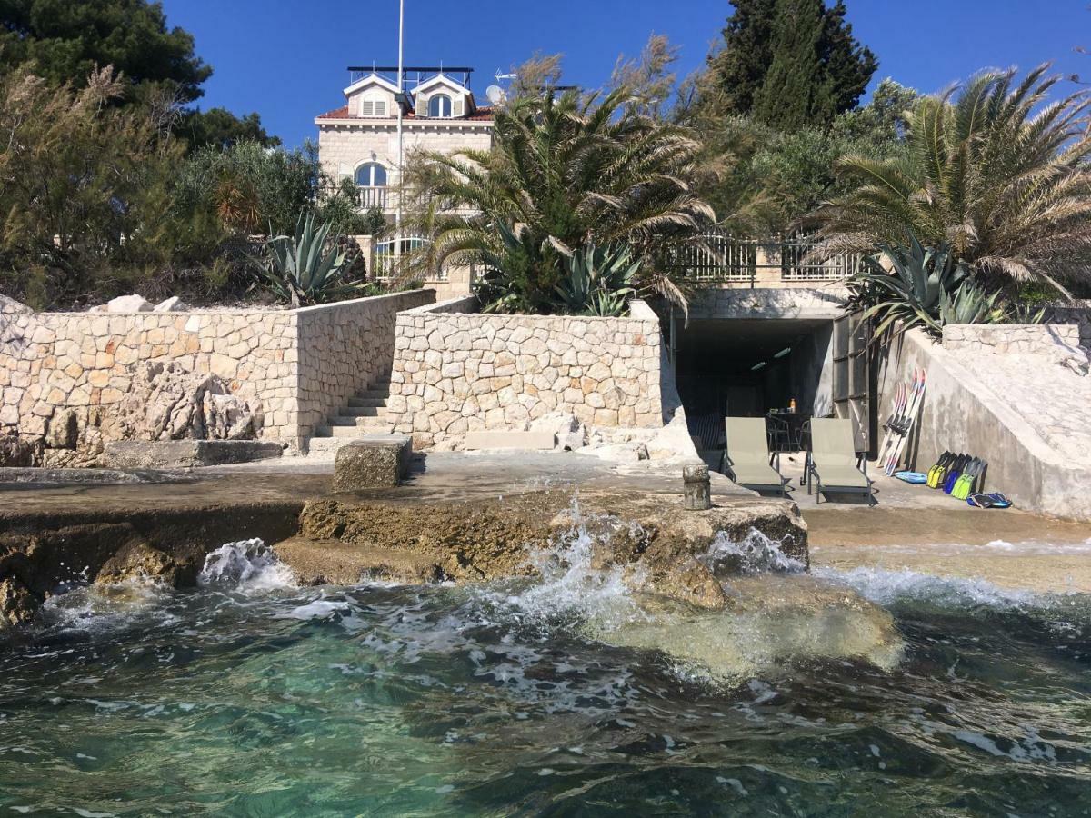 Luxury Seaside Villa With A Classic Mediterranean Olive Garden, A Fully Equipped Professional Kitchen, Pool, Sauna, Padle Boards And Canoe - Miolin Beach House Trogir Exterior foto
